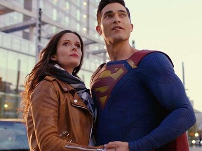 Los actores Elizabeth Tulloch y Tyler Hoechlin, Lois Lane y Clark Kent en 'Superman & Lois'.
