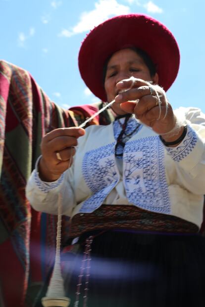 Nilda Callañaupa, directora del Centro de Textiles Tradicionales del Cusco, es una de las artesanas participantes en Xtant 2023.