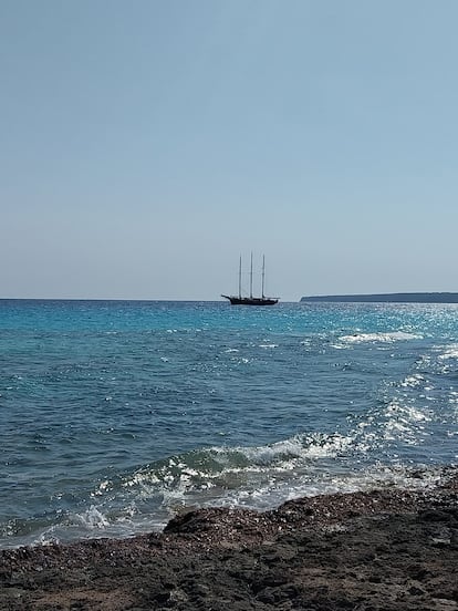 Un velero de tres palos en Formentera.