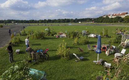 Los terrenos del antiguo aeropuerto de Tempelhof, en pleno proceso de recuperación, se han convertido en una de las joyas verdes de Berlín.