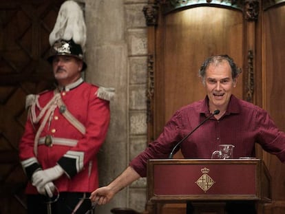 El escritor Javier P&eacute;rez And&uacute;jar, durante la lectura del preg&oacute;n.