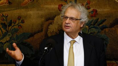 Amin Maalouf, en una conferencia de prensa tras ser elegido secretario perpetuo de la Academia francesa, el 28 de septiembre de 2023.