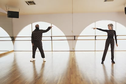 Jane Fonda junto al aclamado coreógrafo JaQuel Knight, imagen también de la campaña, y responsable de algunas de las coreografías de Beyoncé como la de 'Single Ladies' o 'Formation'.