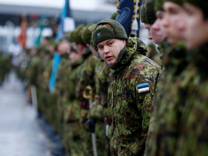 Soldados estonios, en una parada militar en Nerva cerca de la frontera con Rusia en enero de 2020.
