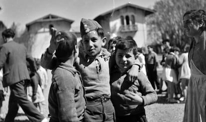 In this newly discovered photo by Kati Horna, three boys play in a palace that had been converted into a school in 1937.