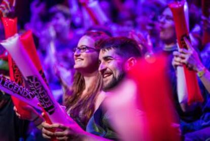 Los 'esports' congregan a miles de personas en eventos presenciales que se celebran en estadios o teatros pese a que su habitat natural sea internet.