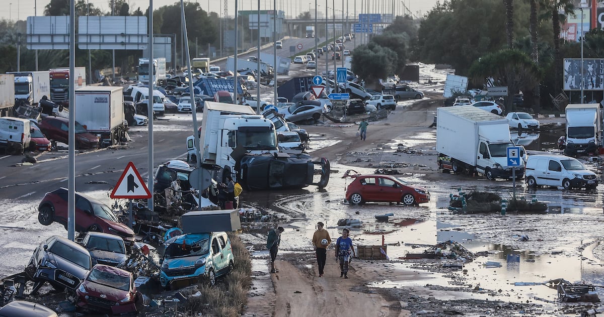 Videos | La fund in Valencia: week of tragedy, anger and confusion | Videos