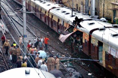 Estado en el que ha quedado uno de los trenes tras la explosión de una bomba en su interior.