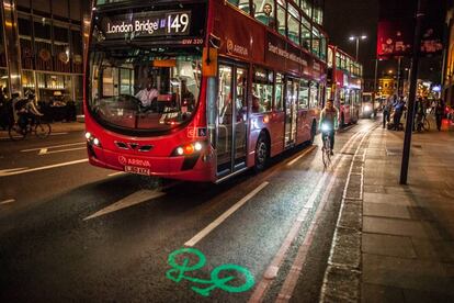 Ciclista utilizando el Blaze laserlight en Londres