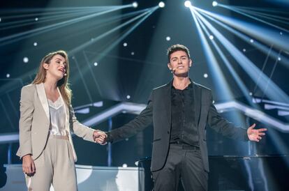 Amaia y Alfred cantan en la gala de 'OT'.