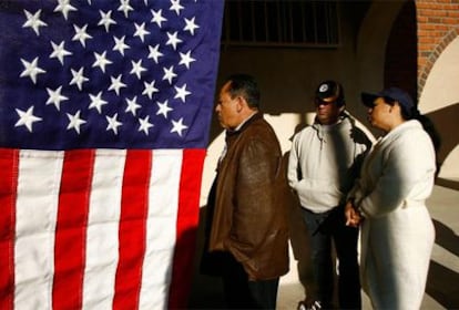 Votantes en un colegio de Los Angeles