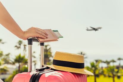 La Asociación Internacional de Transporte Aéreo (IATA), integrada por 300 aerolíneas en 120 países, acordó en su 77 asamblea general que todas ellas alcanzaran el nivel cero de emisiones para el año 2050.