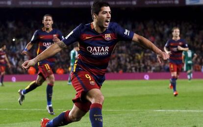 Luis Suarez celebra el seu tercer gol contra l'Eibar.