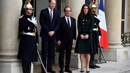 Francois Hollande, con los duques de Cambridge, en París.
