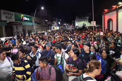 Cientos de migrantes caminan en caravana hacia la frontera norte desde el municipio de Tapachula en Chiapas (México), el 20 de enero.