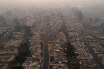 Vista aérea de un barrio de la ciudad de Medford (Oregón), devorado esta semana por las llamas.