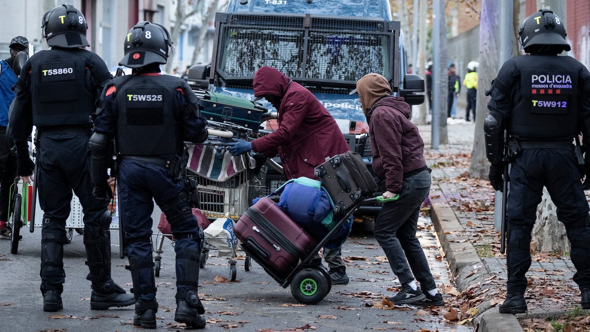 Los partidos catalanes acusan a Albiol de “sembrar odio” y de hacer un “show” con los sintecho en Badalona