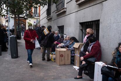 Worshippers wait in line to see the Christ of Medinaceli in Madrid.