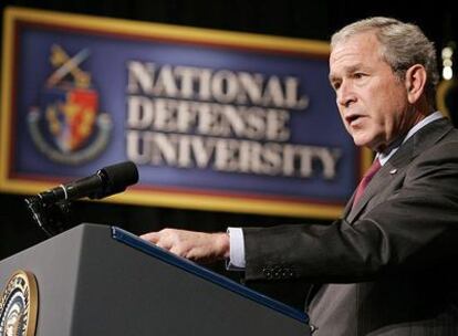 El presidente de EE UU, George W. Bush, realiza un discurso en la Universidad Nacional de Defensa