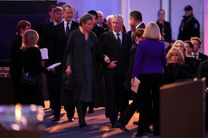 Los reyes Felipe y Matilde de Bélgica también han viajado en solitario a Polonia. La heredera al trono, la princesa Isabel de Bélgica, continúa con sus estudios en la universidad de Harvard.