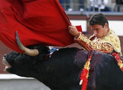 José Manuel Más, en un pase con la muleta.