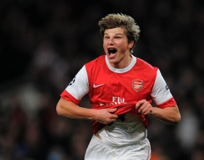 Arshavin celebra el segundo gol del Arsenal.