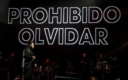 El cantante panameño Rubén Blades durante un concierto, en Bogotá, por la Paz en Colombia, el pasado jueves.