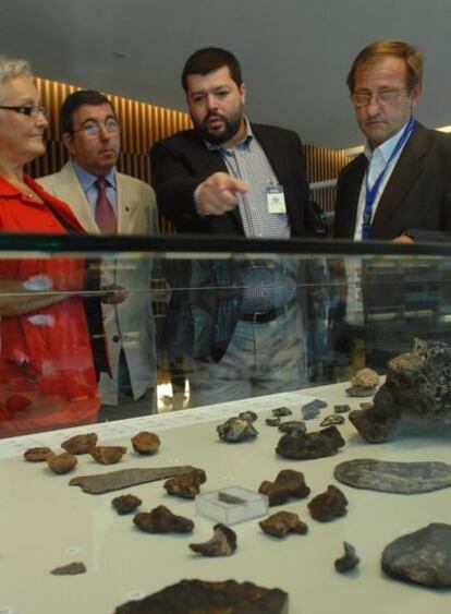 Inauguración de la instalación <i>Ventana a la ciencia</i> sobre meteoritos en el Parque de las Ciencias.