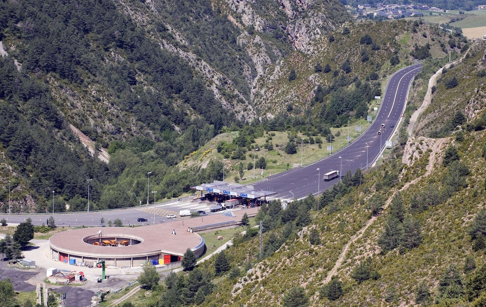 Abertis se hace con el 100% de los túneles de Vallvidrera y el Cadí