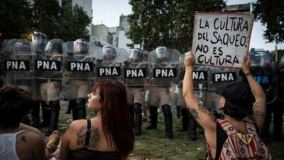 Protestas contra las propuestas de ley del presidente argentino Javier Milei, en enero del 2024.