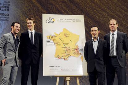 Cavendish, Schleck, Charteau y Prudhomme, en la presentación del Tour 2011.