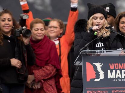 Amy Schumer y Madonna intervienen en la marcha contra Trump.