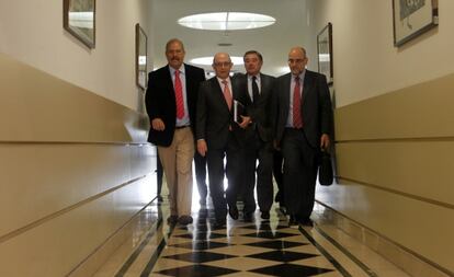 El ministro de Hacienda, Crist&oacute;bal Montoro, en el Senado. 