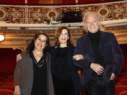 Amaya de Miguel, entre Helena Pimienta y Lluís Homar, en el nombramiento de este último como director de la Compañía Nacional de Teatro Clásico, en 2019.