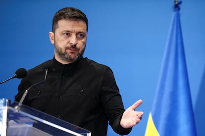 El presidente ucranio, Volodímir Zelenski, durante su rueda de prensa en la primera jornada de la Conferencia para la Reconstrucción de Ucrania, este jueves en Roma. 