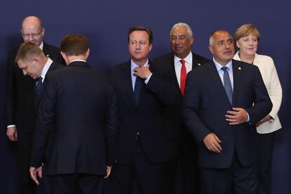 David Cameron (centro) momentos antes de una foto de familia con los miembros del Consejo Europeo en Bruselas, el 28 de junio de 2016. 