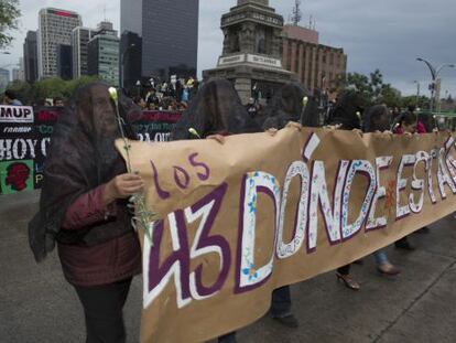 Manifestaci&oacute;n en Ciudad de M&eacute;xico por los estudiantes desaparecidos 