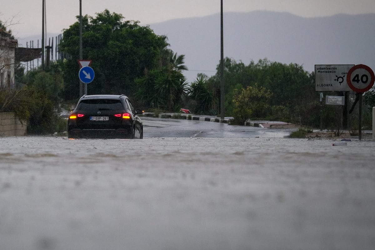 ‘Alice’ deja más de un centenar de desalojados, inundaciones y cortes de carreteras en Murcia y Alicante