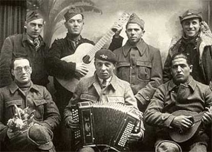 Fotografa de Luis Escobar tomada en Albacete que se encontr en el lbum personal del brigadista suizo Marcel Borloz.