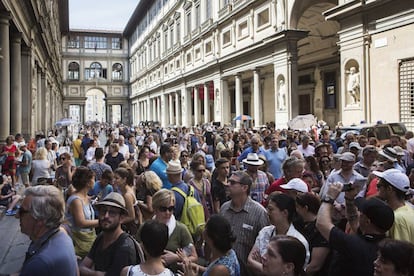Colas ante la galería de los Uffizi, en Florencia, el 29 de junio de 2016. 