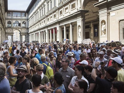 Colas ante la galería de los Uffizi, en Florencia, el 29 de junio de 2016. 