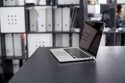 Apple MacBook en un mesa