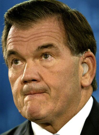 Tom Ridge, en el momento de anunciar su dimisión, en noviembre de 2004.