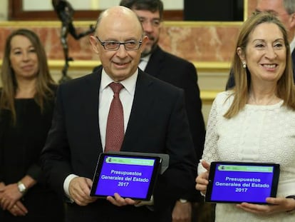 Crist&oacute;bal Montoro con Ana Pastor