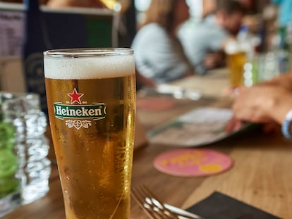 Cerveza Heineken en un bar de Madrid.