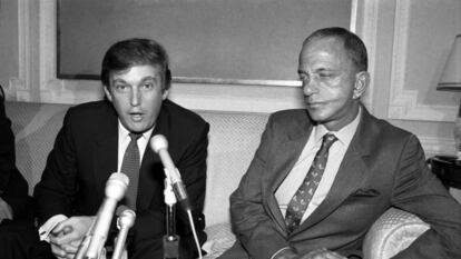 Donald Trump com seu advogado Roy Cohn, no início dos anos oitenta.