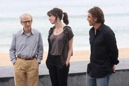 Woody Allen junto a Rebecca Hall y Javier Bardem durante su presencia en el Festival de Cine de San Sebastián de 2008.