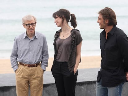 Woody Allen junto a Rebecca Hall y Javier Bardem durante su presencia en el Festival de Cine de San Sebastián de 2008.