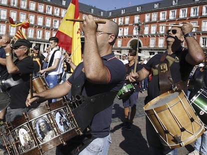 Asistentes a la concentraci&oacute;n convocada por un grupo de veteranos legionarios.