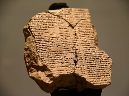 Gilgamesh, el rei llegendari, és el constructor de les murades d’Uruk, la ciutat més esplendorosa del món.